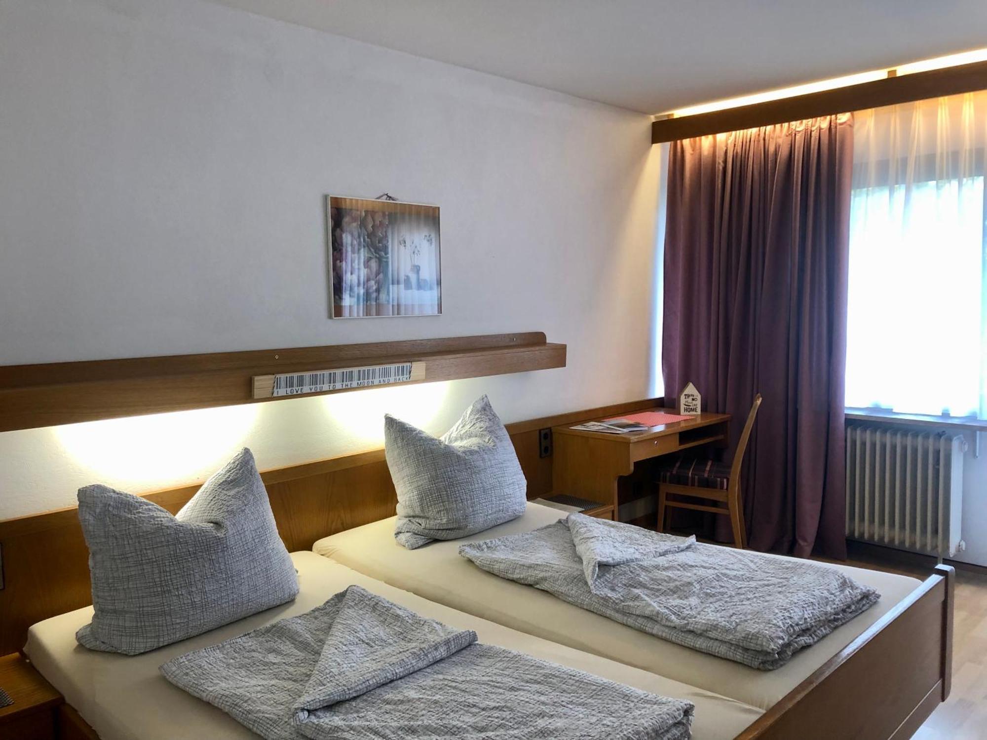 Goldener Hahn B&B Baiersbronn - Ferienwohnungen Mit Hotel Service Nahe Gartenschau Tal X Værelse billede