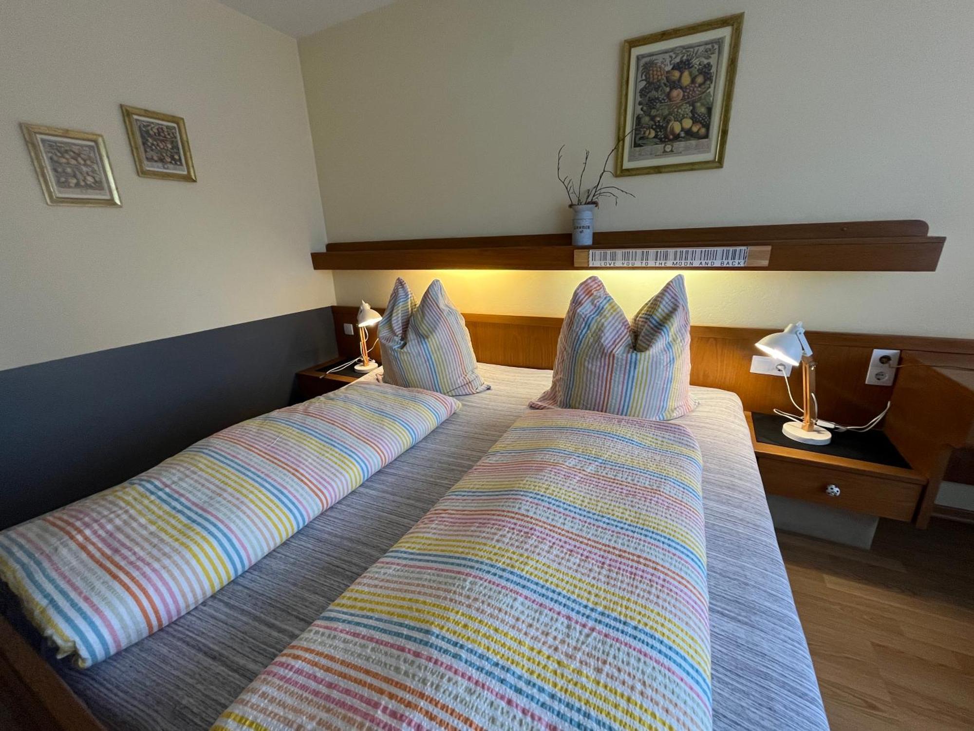 Goldener Hahn B&B Baiersbronn - Ferienwohnungen Mit Hotel Service Nahe Gartenschau Tal X Værelse billede
