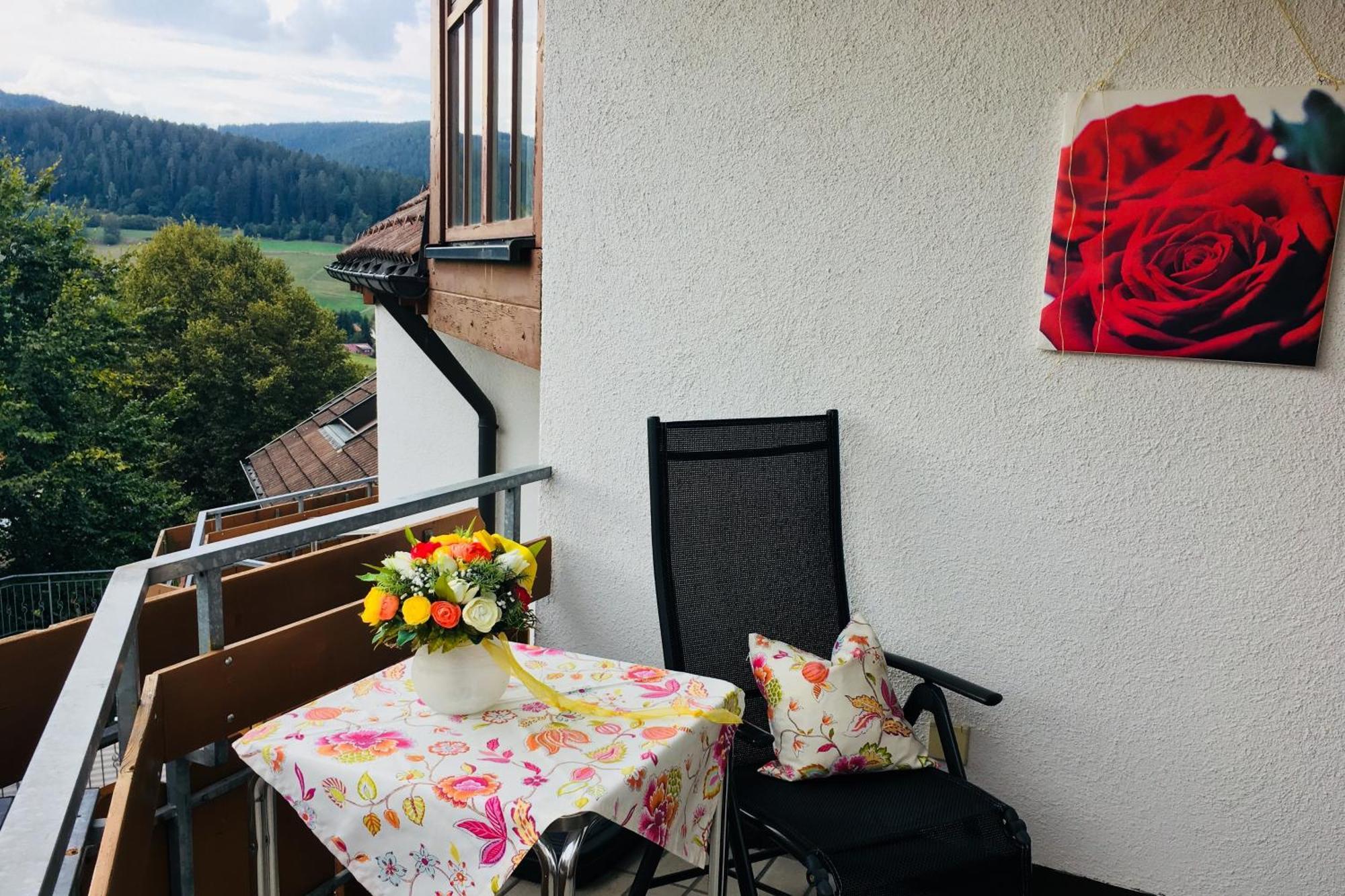 Goldener Hahn B&B Baiersbronn - Ferienwohnungen Mit Hotel Service Nahe Gartenschau Tal X Værelse billede